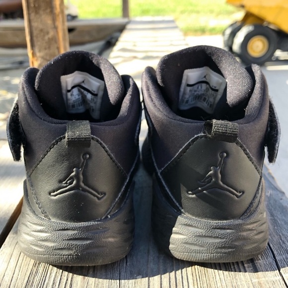 Black Jordan sneakers Kids Size 5 New without Tags - Picture 2 of 8